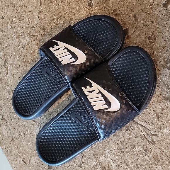 Women's Size 11 Black Nike Sandals - Picture 1 of 2